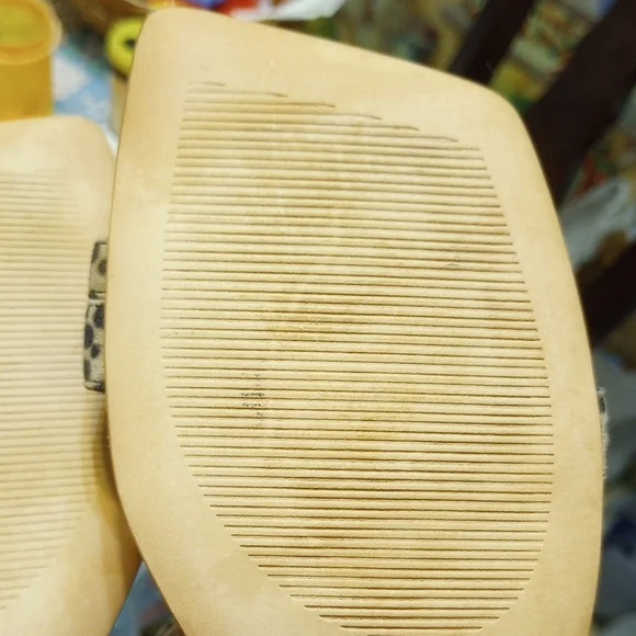 Stuart Weitzman Brown and Black Sandals - Picture 13 of 17